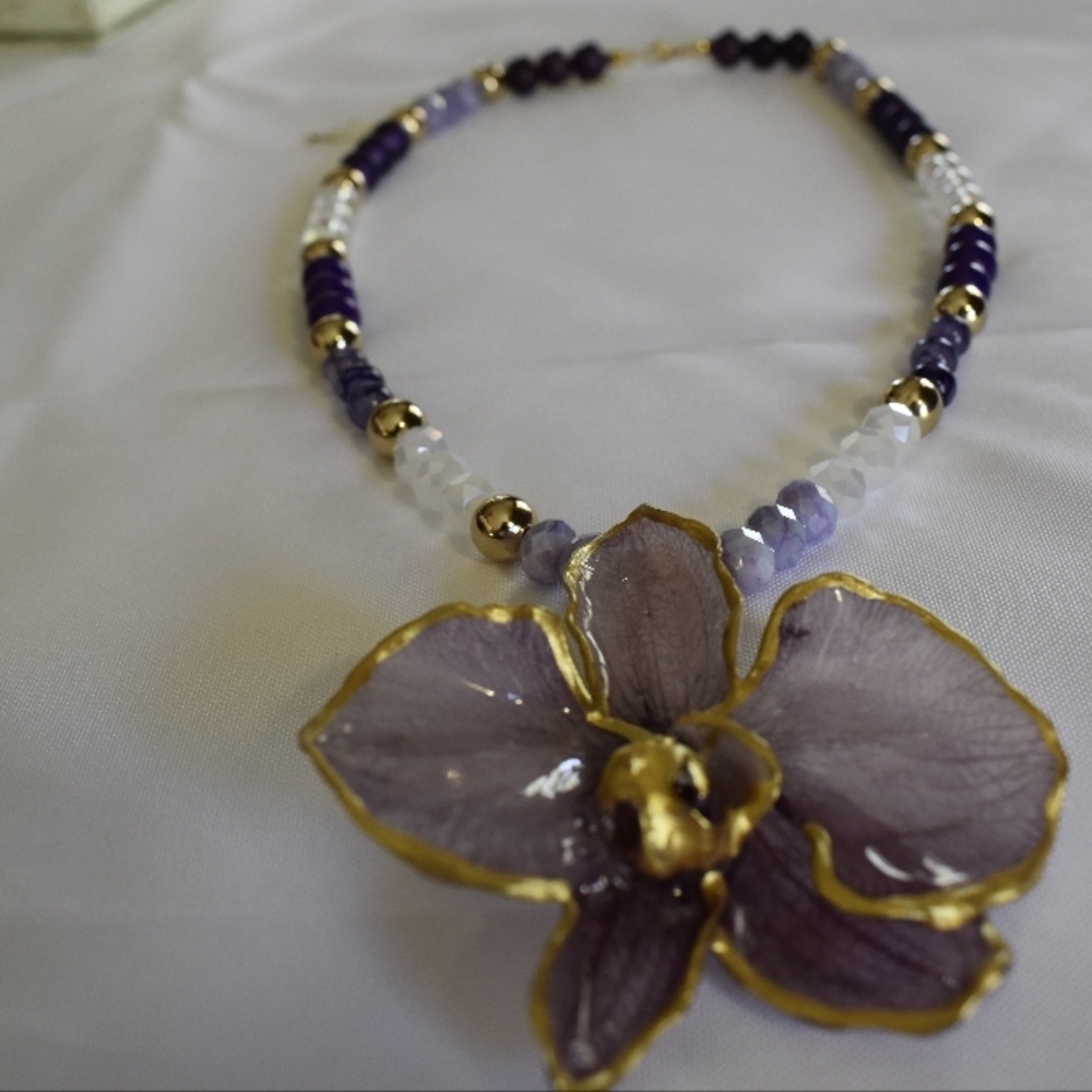 Elegant Purple and Gold Real Orchid Necklace - Picture 3 of 3